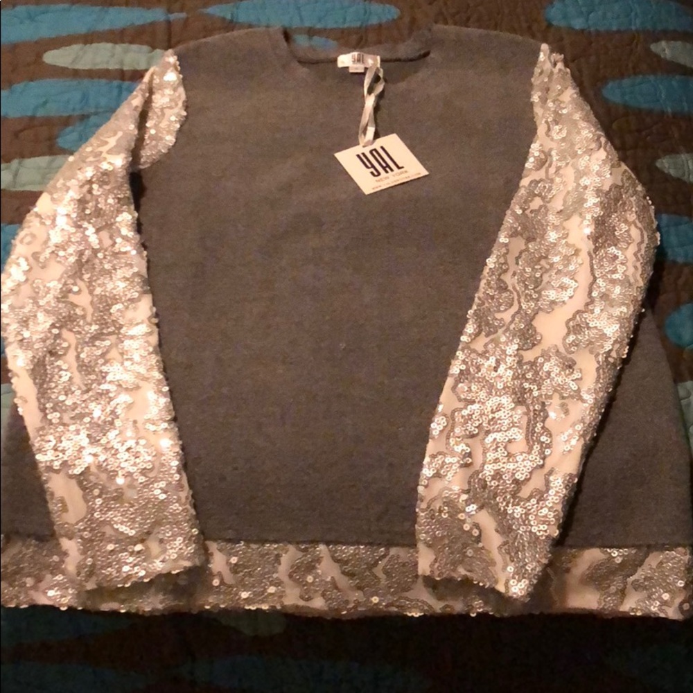 Yal sweater with shiny sleeves